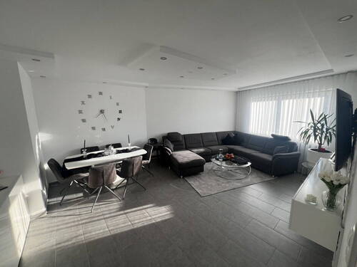 Wohnzimmer - Geschmackvolle 3-Zimmer-Wohnung mit Einbauküche in Augsburg-OberhausenBärenwirt