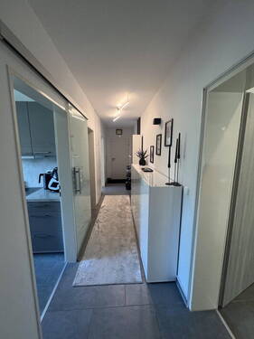 Flur Richtung Wohnungsausgang - 
