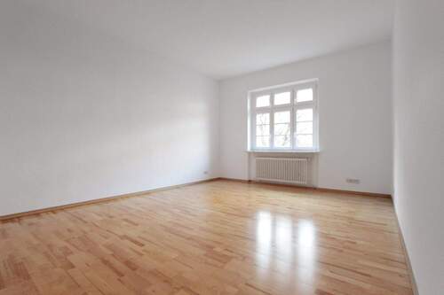 Schlafzimmer - 2 Zimmer Etagenwohnung zum Kaufen in Berlin-Tempelhof