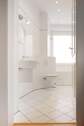 Tagesbelichtetes Wannenbad - 