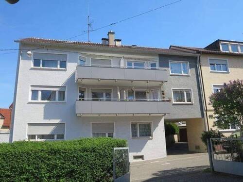 2 Zimmer-Wohnung im kleinen Merhrfamilienhaus - sanierte 2-Zimmer-Wohnung im 1. Obergeschoss-Wohnung in sehr ruhiger Aussichtslage (kernsaniertes Bad, Einbauküche, KfZ-Stellplatz, 2 Balkone)