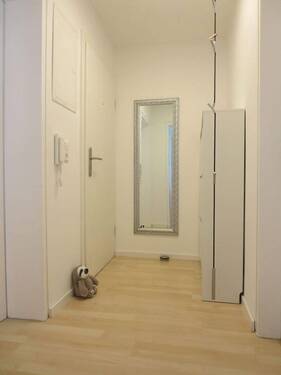 moderner Flur/Eingangsbereich - 2 Zimmer Etagenwohnung in Stuttgart