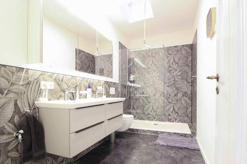 Badezimmer mit Dusche - 