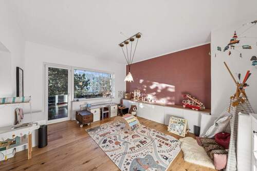 Spielbereich mit Zugang zum Balkon - 