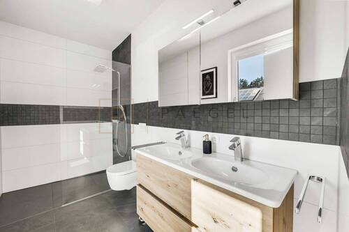 Mit Dusche - 