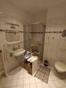 Bad mit Dusche - 