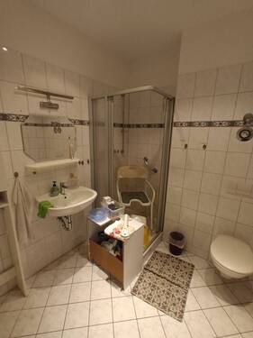 Bad mit Dusche - 