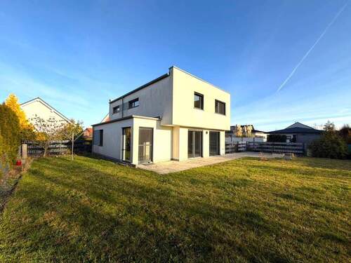 Objektrückseite und Gartengrundstück - 