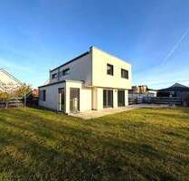 Roitzsch: Einziehen & Wohlfühlen Modernes Familienhaus mit großzügigem Wohnraum und tollen Garten