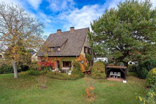 außen Terrassenansicht - 7 Zimmer Einfamilienhaus zum Kaufen in Bielefeld