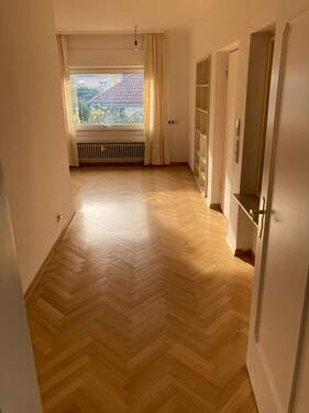 Hauptwohnung OG: Helle Räume. Zugang zum Schlafbereich - 