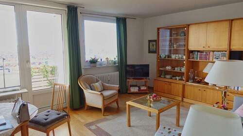 großes Wohnzimmer - 2 Zimmer Etagenwohnung in Göttingen