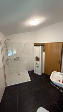Badezimmer mit Dusche - 
