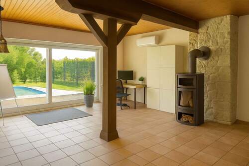 Großer Raum mit Kamin - 