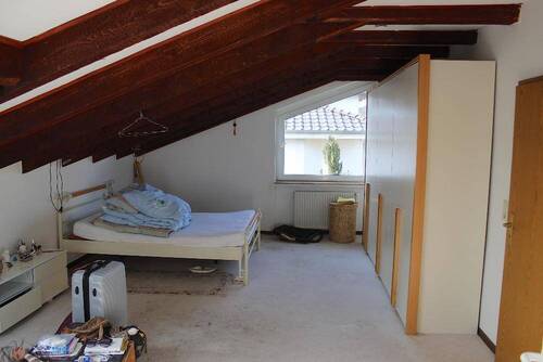 großes Schlafzimmer DG - 