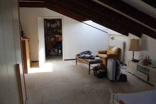 Großes Schlafzimmer DG Blick zum kl. Abstellraum - 