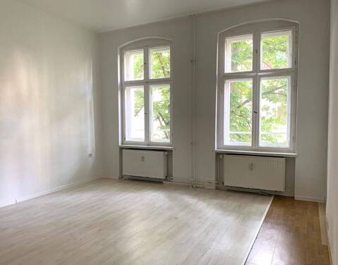 Zimmer 1 - Altbauliebhaber aufgepasst: bezugsfreie 4-Zi.-Wohnung mit perfektem Schnitt direkt am Weigandufer!