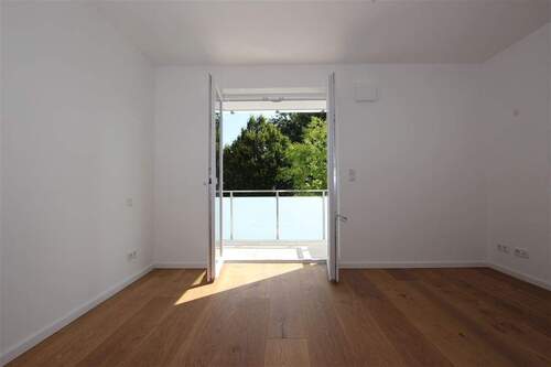 Schlafzimmer mit Balkon - Etagenwohnung mit 99,00 m² in Griesheim zur Miete
