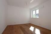 Arbeits- oder Kinderzimmer - 