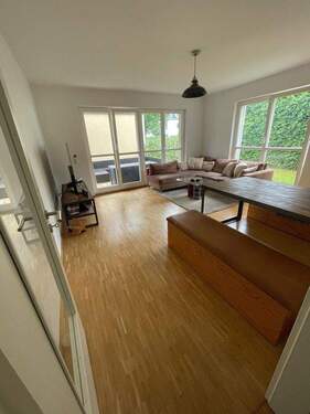 Wohnzimmer - 3 Zimmer Etagenwohnung zum Kaufen in München