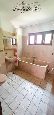 OG * Badezimmer mit Badewanne - 