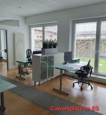 Offene Cowork-Plätze 2, seitlich - Zwei Einzel-Cowork-Schreibtische im Düsseldorfer Altbau - flexibel, sofort