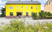 Straßenansicht - Platzwunder mit Geschichte: Ehemalige Bäckerei wird Traumobjekt für Macher!