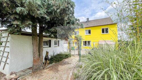 Gehweg vom Garten - Einfamilienhaus mit 128,00 m&sup2; in Erlau / Milkau zum Kaufen
