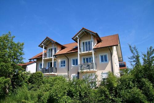 Dachgeschosswohnung - Zentr., ruhige 3 Zi-DG Whg mit unverbaubarem Blick, inkl. EBK, 2 Blk, 2 Carport, 2 Speicher, Keller