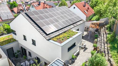 Rückansicht Süd West mit PV Anlage - Einfamilienhaus mit 153,00 m&sup2; in Güntersleben zum Kaufen