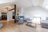 Titelbild - Lichtdurchflutete Drei-Zimmer-Wohnung mit Aufzug und Stellplatz direkt am Schweizer Platz