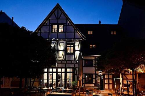 Nachtansicht vorne - 6 Zimmer Mehrfamilienhaus, Wohnhaus zum Kaufen in Waltrop