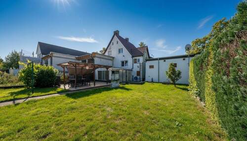 Rückansicht - Renovierte Doppelhaushälfte mit Garten und Garage in zentrumsnaher Lage von Lünen