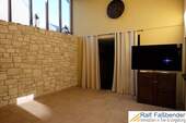 www.fassbender-immobilien.de - Schweich, außergew. 2 ZKB mit Galerie, Einbauküche u. Innenhof. Auf Wunsch mit Gartenanteil.