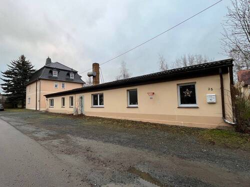 Einfamilienhaus - 1 Zimmer Mehrfamilienhaus, Wohnhaus in Nossen