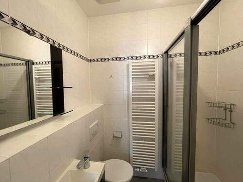 Gäste-WC mit Dusche - 