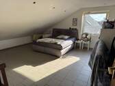 Zimmer Dachgeschoss Wohn- und Geschäftshaus - 