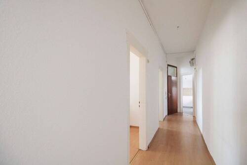 Flur - 3 Zimmer Etagenwohnung zum Kaufen in Stuttgart