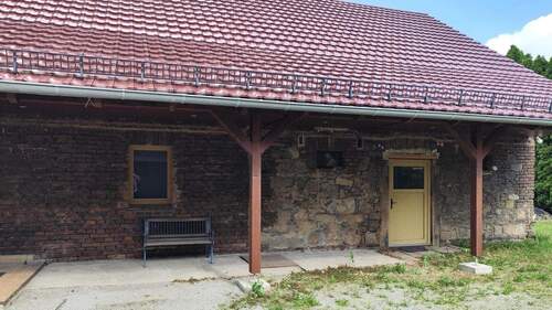 Seitenansicht Hauptgebäude - 6 Zimmer Einfamilienhaus in Hähnichen