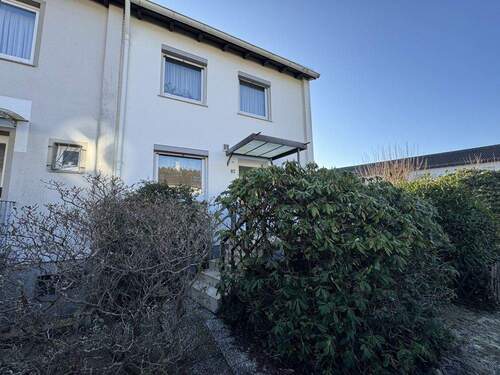 Außen - Reihenendhaus mit angrenzender Garage in Bremen Huchting