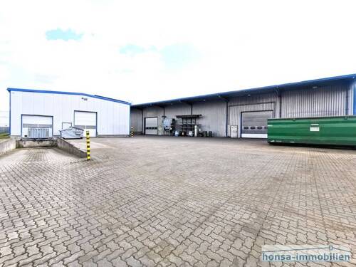 Halle 2 und 1 von Zufahrt 2 betrachtet - A1-HHHB - 2 bzw. 3 moderne Lagerhallen mit mod. Bürogebäude, PV und Baugrundstück im Gewerbegebiet