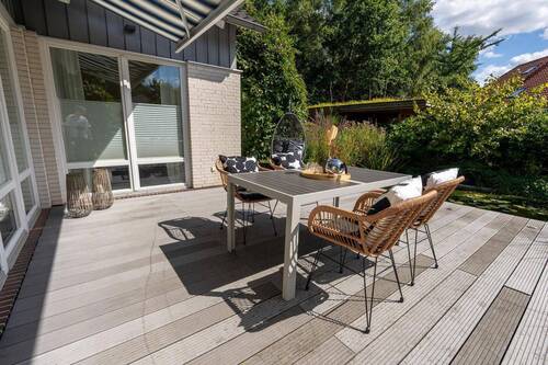 Terrasse mit Koiteich - 