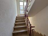 Treppenhaus ... bitte hier entlang - 2 Zimmer Etagenwohnung in Offenburg