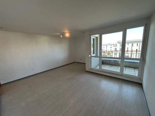 hell und freundlich: Wohn-/Esszimmer mit Blick auf die Terrasse - 
