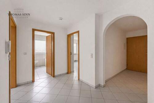 Flur - 3 Zimmer Etagenwohnung zum Kaufen in Neuenstadt am Kocher