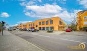 Wohnzimmer - TOP LAGE: Neutraubling mit 113 m² im 1. Stockwerk mit Außenstellplatz zu verkaufen