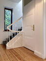 1. OG - Flur /Treppe nach oben - 