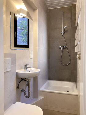 EG - kleines Duschbad - 