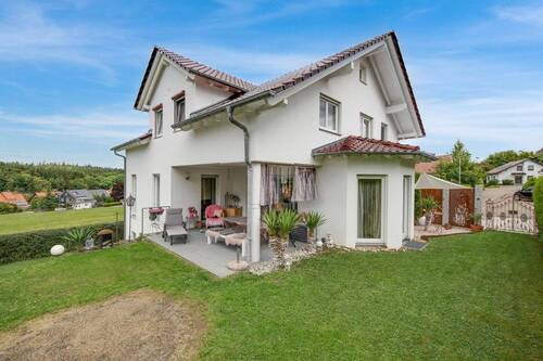 Bild 1 - Attraktives, lichtdurchflutetes und großzügiges Einfamilienhaus (Provisionsfrei)