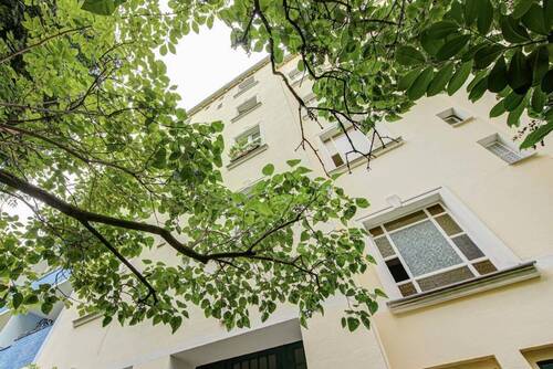 Innenhof_6763_4_5-min - Solides Gründerzeit-Investment: 2 Zimmer, Balkon, Tageslichtbad, Badewanne + VERMIETET +